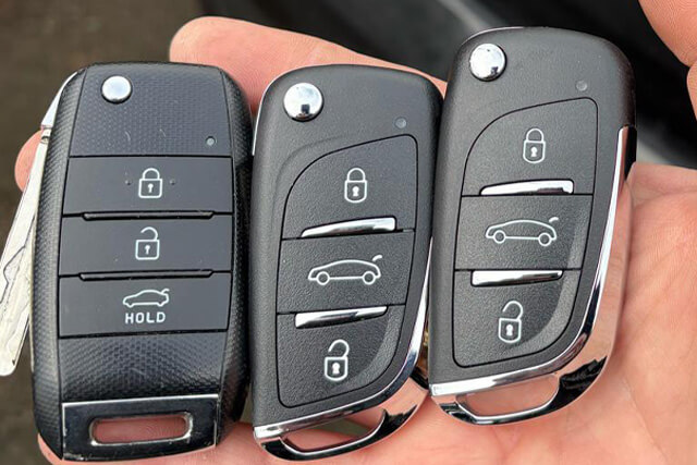 Auto Locksmith Holding Kia Spare Car Keys in Northampton